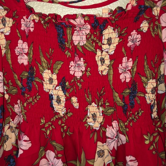 DONATING SOON Heart & Hip floral half sleeve crop top - Picture 4 of 8